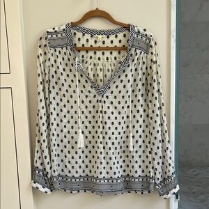 Women's Navy and White Patterned Top